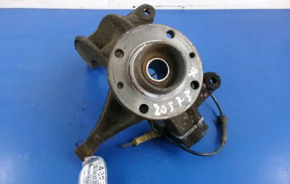 Renault Megane II Front wheel hub spindle knuckle