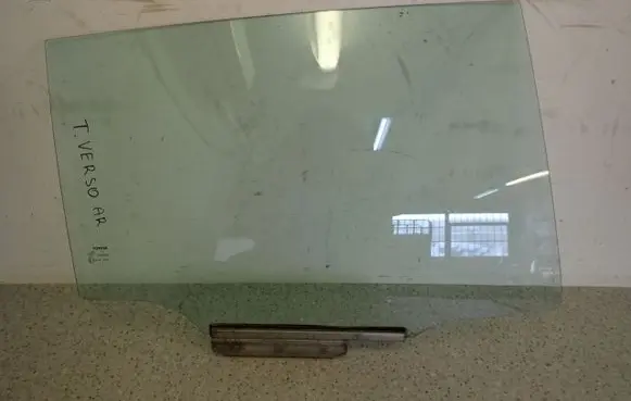 Toyota Verso Sliding door window/glass 