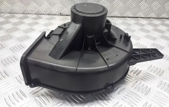 Skoda Fabia Mk2 (5J) Front door blower motor 6Q1819015