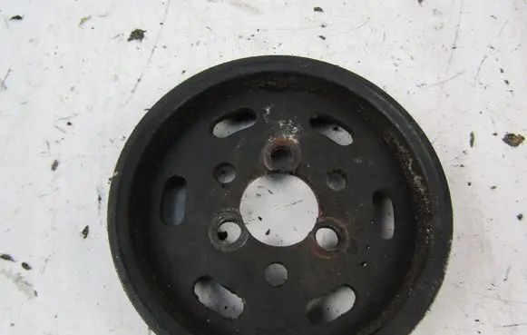 Volkswagen Golf IV Crankshaft pulley 