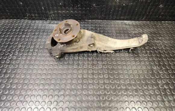 Volkswagen Touareg II Front wheel hub spindle knuckle 7p0407246A