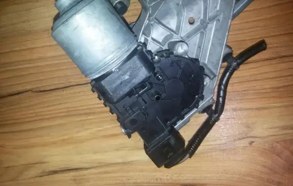 Ford Fiesta Wiper motor 0390241575 8a61-17b571-bb
