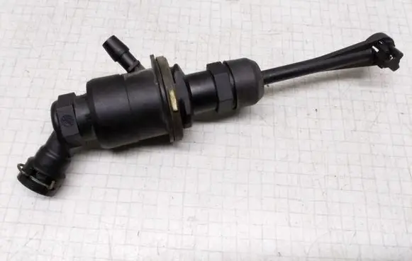 Renault Megane II Clutch master cylinder 8200151784D 8200151784