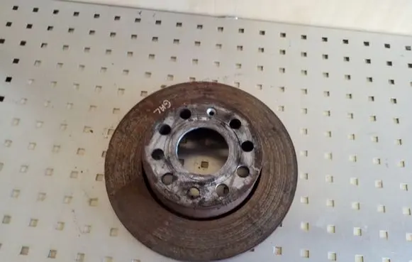 Volkswagen Golf V Rear brake disc
