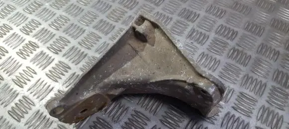 Volkswagen Golf III Engine mounting bracket 1H0199354A