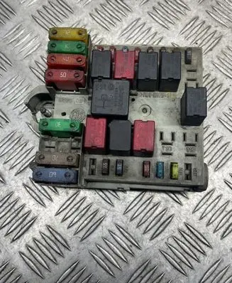 Fiat Stilo Fuse module 57657 51773289
