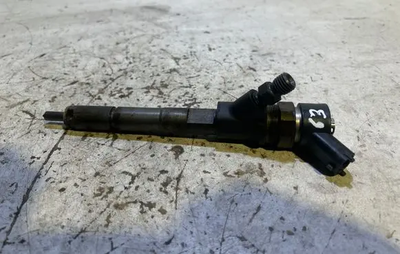 Toyota Auris 150 Fuel injector 0445110227