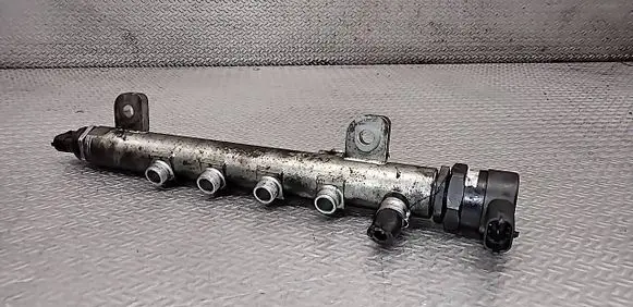 Opel Zafira B Fuel main line pipe 0445214057 087862L2 55200251