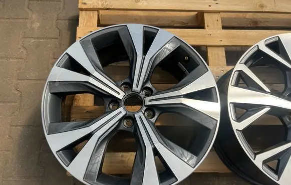 Seat Ateca R18 alloy rim 575601025E