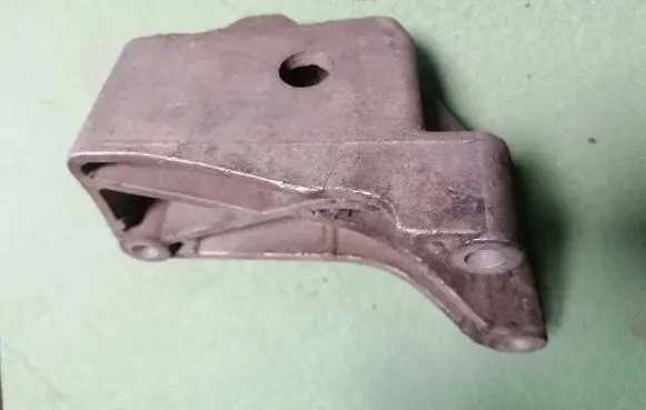 Ford Mondeo Mk III Engine mounting bracket 1S716P093AB D0D2A