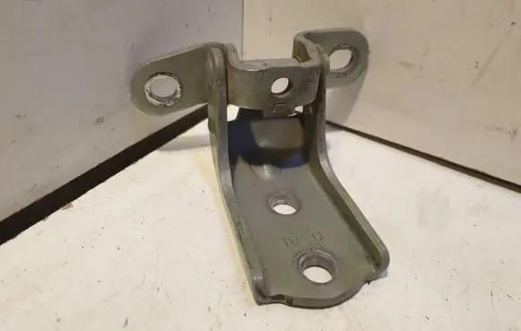 Hyundai Getz Front door upper hinge