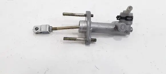 KIA Sorento Clutch master cylinder