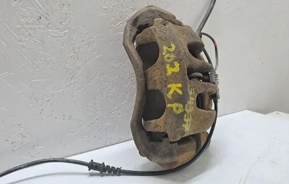Mercedes-Benz Vito Viano W639 Front brake caliper A6394400235 929002