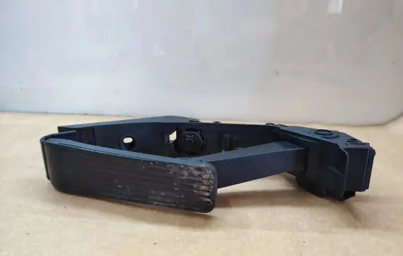 Mercedes-Benz S W221 Accelerator throttle pedal A2203000104