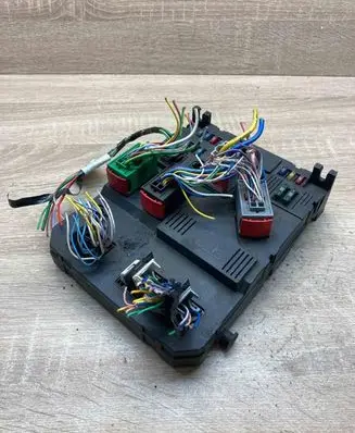 Peugeot 407 Fuse module 624565407 9643851580D04