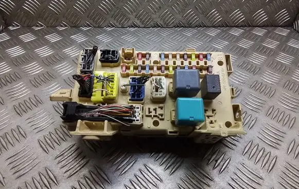 Toyota Avensis T250 Fuse module 8264105020A