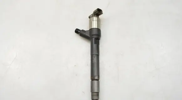Opel Astra K Fuel injector 55570012