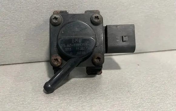 BMW 3 E92 E93 Exhaust gas pressure sensor 7789219