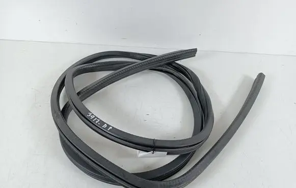 Ford Ranger Front door rubber seal 8L5Z1020708A