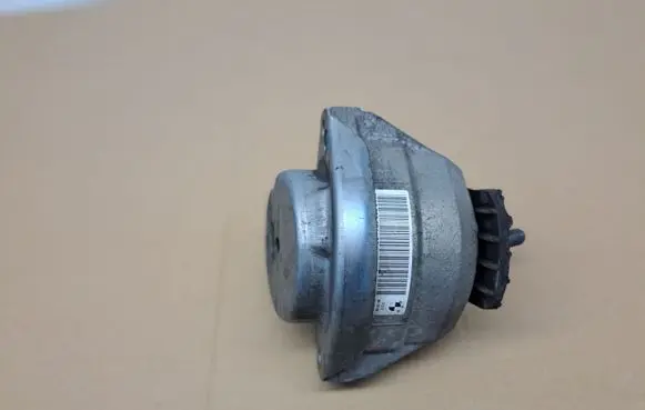 BMW 5 E60 E61 Engine mount bracket RM676987402