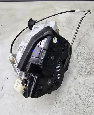 Audi A4 S4 B7 8E 8H Front door lock 8E1837016