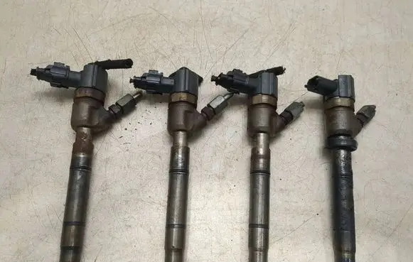 Hyundai i40 Fuel injectors set 0445110320