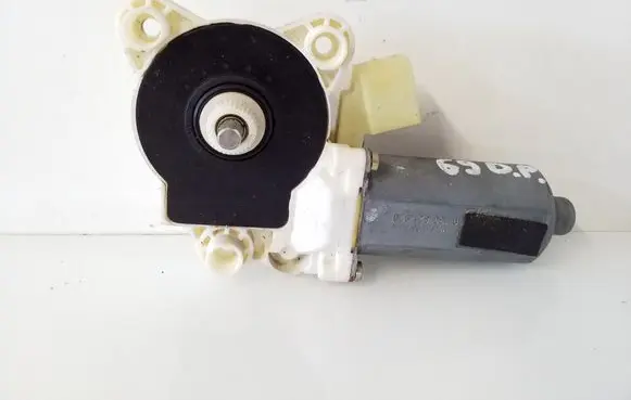 Mercedes-Benz CLK A209 C209 Front door window regulator motor A2308200942 0130821920