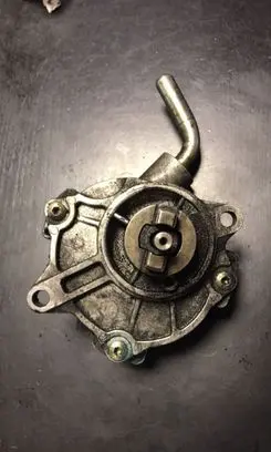 Mercedes-Benz S W220 Vacuum pump A6112300065