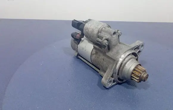 Volkswagen PASSAT CC Starter motor 02E911024J