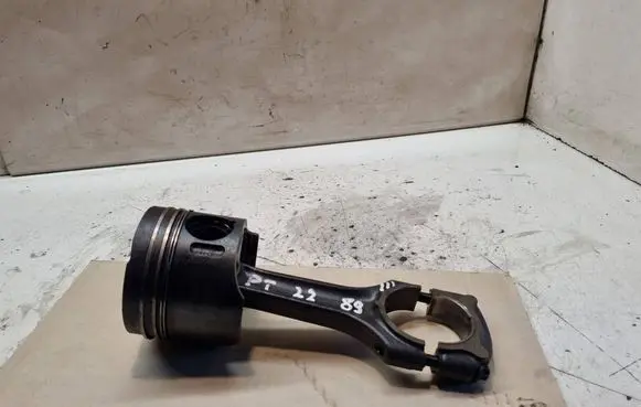 Chrysler PT Cruiser Piston with connecting rod R08857