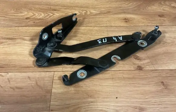 Audi A4 S4 B7 8E 8H Tailgate/trunk/boot hinge 8E5827302C