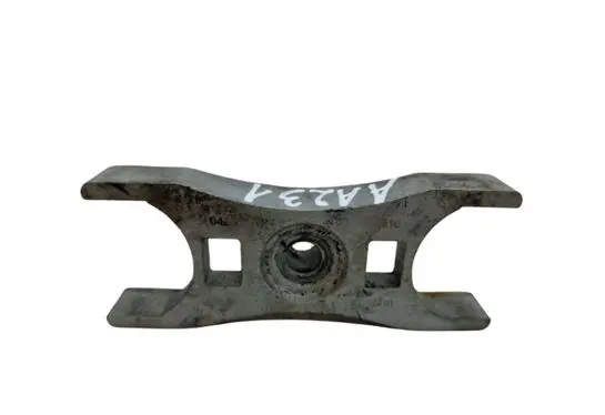 Volkswagen PASSAT B8 Fuel Injector clamp holder 04L216