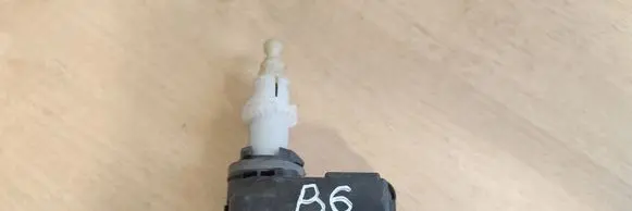 Volkswagen PASSAT B6 Headlight level adjustment motor 1Q0941295