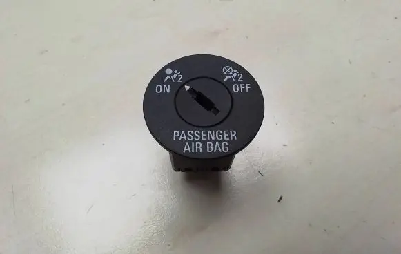 Chevrolet Cruze Passenger airbag on/off switch 13268602