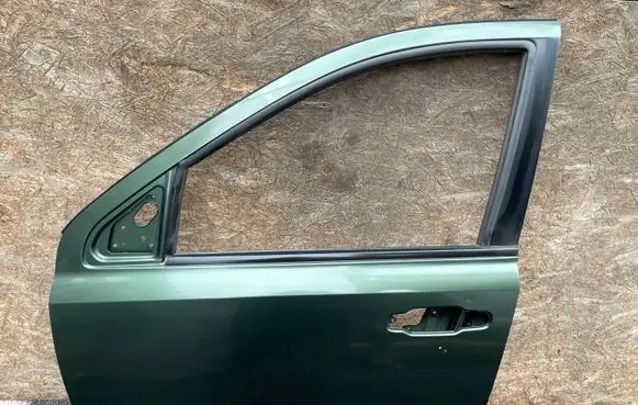 KIA Sorento Front door