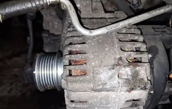Skoda Octavia Mk2 (1Z) Generator/alternator 06f903023
