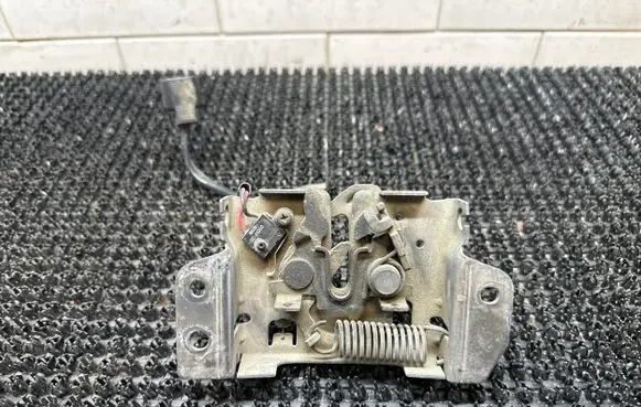 Mitsubishi Lancer X Engine bonnet/hood lock/catch