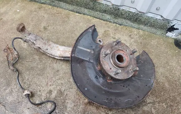 Front wheel hub spindle knuckle