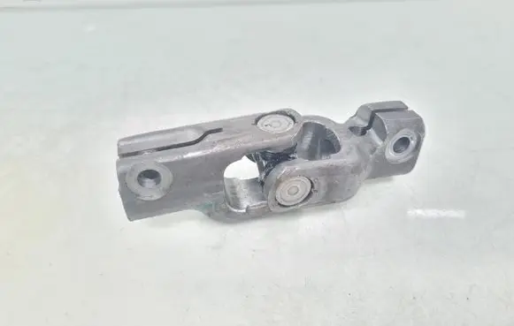 Toyota Avensis T250 Steering column universal joint 