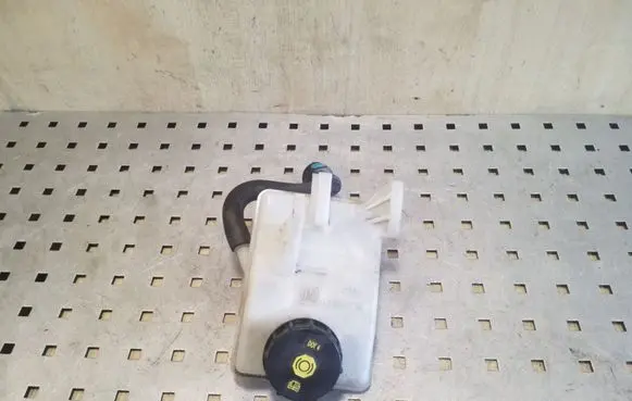 Brake fluid reservoir
