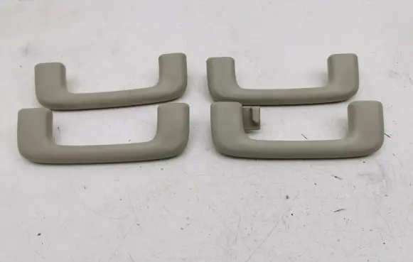 Mitsubishi Outlander A set of handles for the ceiling 
