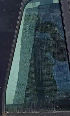 Rear vent window glass