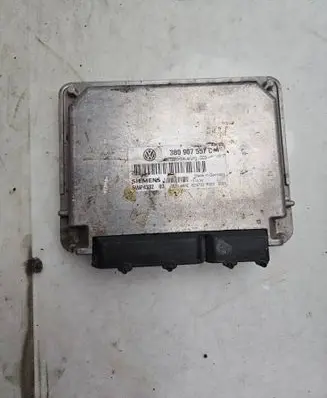 Volkswagen PASSAT B5 Engine control unit/module 3B0907557C 5WP4332