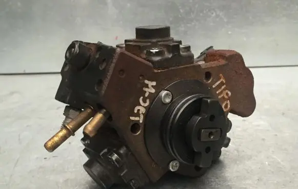 Fiat 500L Fuel injection high pressure pump 0445010426 55255416 5307616
