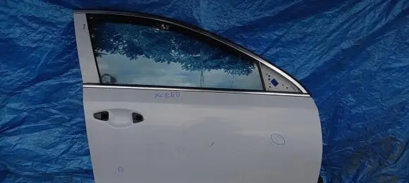 KIA Xceed Front door window glass four-door
