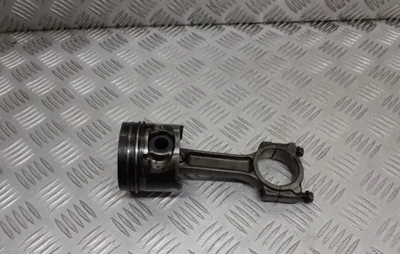 Dacia Logan I Piston with connecting rod