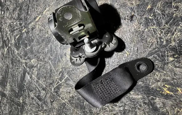Mini One - Cooper Coupe R56 Rear seatbelt 070927 601030000D