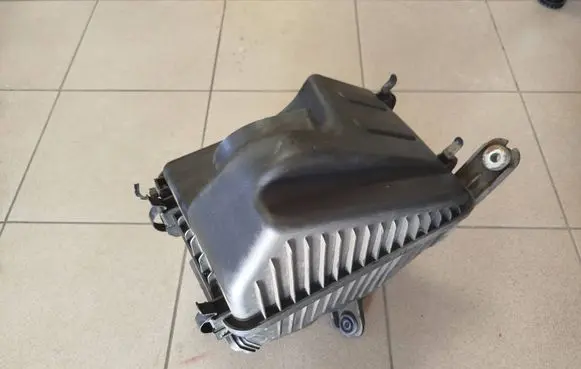 KIA Sorento Air filter box 281102P300