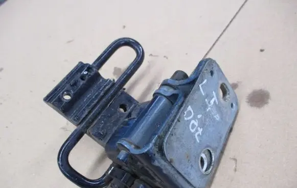 Audi A4 S4 B7 8E 8H Rear door lower hinge