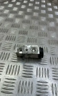 KIA Sportage Air conditioning (A/C) expansion valve 2604161AP